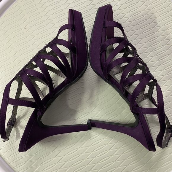 NWOB Women's Apt. 9 Bejeweled‎ Strappy Purple Heels in Sz. 7. Heel= 4" - Picture 9 of 12